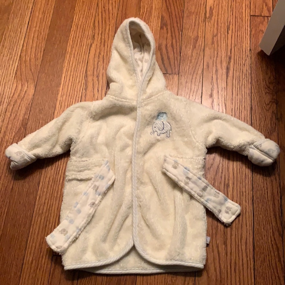 Never Used baby robe size 0-9 M